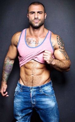 mrmikescorpio:  grikos:  Aron Abikzer  I love men period!