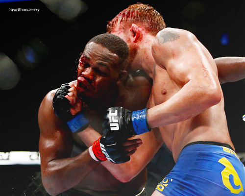 brazilians-crazy:  Alexander Gustafsson vs. Jon Jones    one of the greatest displays of heart ever. both guys were hurt, nobody wanted to quit.