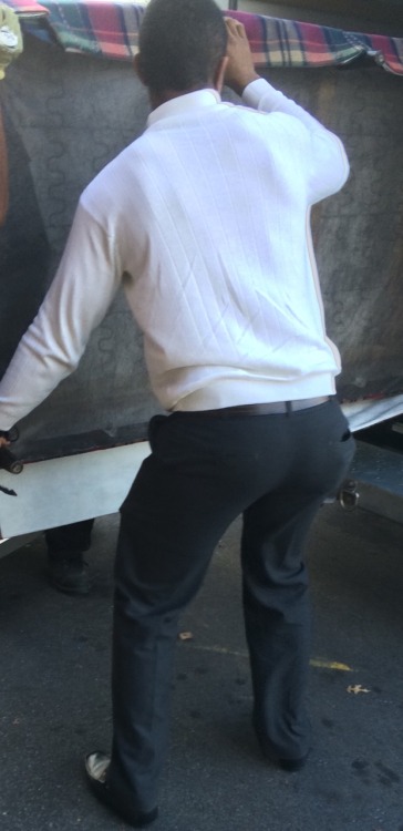 prissychrys:  Spying: nicest ass and cute in the face too !! He was showing me that ASS 