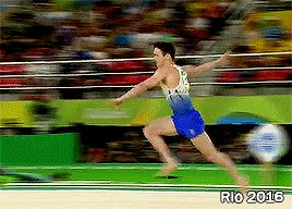 elvishgirl:  Diego Hypolito - Medalha de prata/ Silver medal:    “Já caí de bunda em Pequim, caí de cara em Londres, agora vou cair de pé para o pódio no Rio.” (2014)   Hoje é o dia mais emocionante da minha vida. Eu me propus a vir aqui depois
