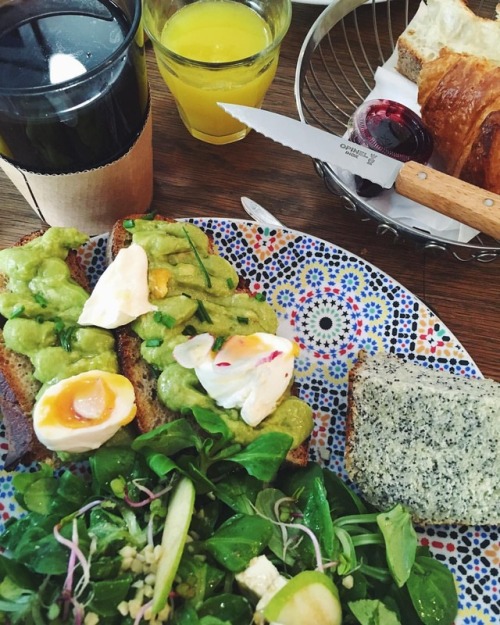 Brunch !#coffee #coffeetime #filter #coffeefilter #coffeeaddict #coffeetime #brunch #avocadotoast 