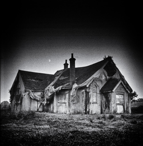 fotostuey:65/365 photo projectThe derelict chapel is back. This time shot on an old Agfa Isolette wi