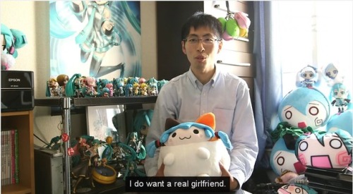 俉月哀