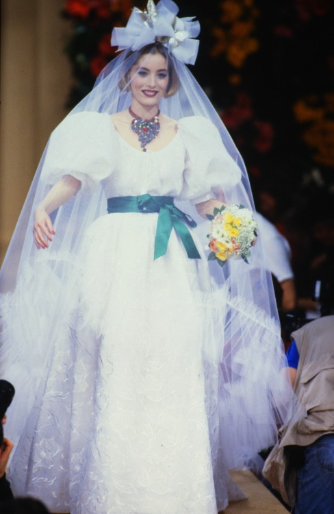 arianavscouturevault: Yves Saint Laurent Haute Couture Spring/Summer 1992Model: Lucie de La Falaise