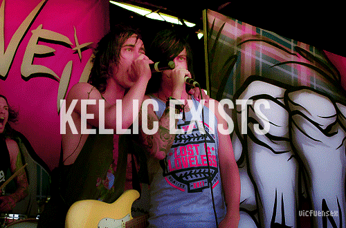 theperfectkellinquinn:  justtagirlandbands:  More bands stuff in my blog <3  Kellic is the best 