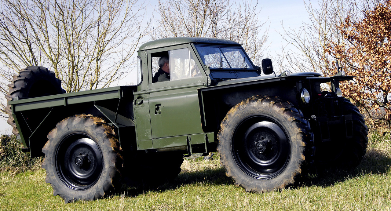 carsthatnevermadeit:  Land RoverÂ Series II Forest Conversion, 1964. A cross between