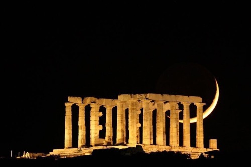 frenchmatte - the moon sets behind the temple of Poseidon at...