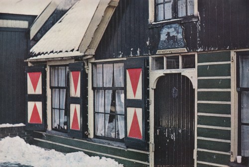tsun-zaku:  藤田嗣治「ボーレンダムの小さな窓」（オランダにて）  Tsuguji Foujita “Volendam Fisherman’s House” アサヒカメラ　1956年3月号