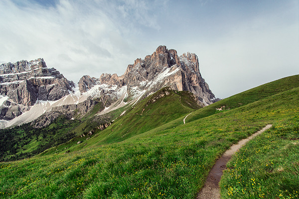leebarguss:  Early Morning Hike (by Lukas Furlan) 