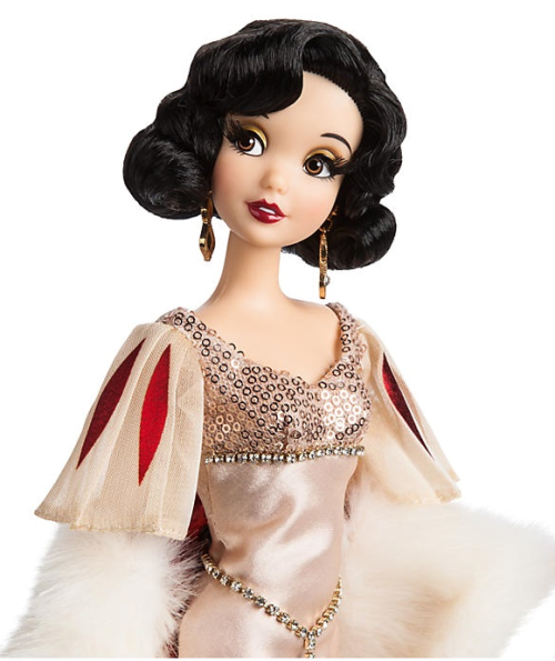 disneylimitededitiondolls:Official photos of the Premium Series Designer Snow White! She will be LE 