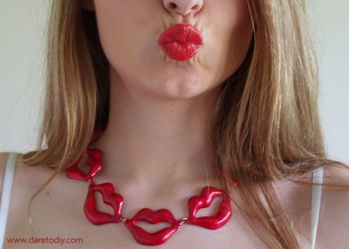 DIY Quick Change Lips Necklace from Dare to DIY. Nail polish totally transformed this H&amp;M neckla