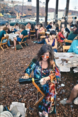 fuckyeah60sfashion:Janis Joplin at Woodstock, 1969.  I need a fuckin time machineee!