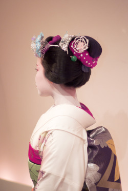 geisha-kai:  Katsuyama - summer hairstyle
