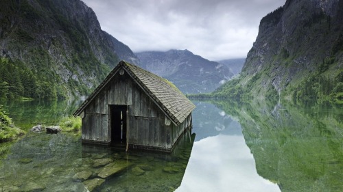 bleachod:  redwhiteandblueliberty:  taktophoto:  Most interesting abandoned places in the world  For some reason I believe these places have portals   While I think they’re haunted… 