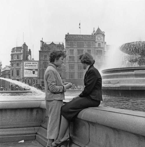 vintageeveryday:A pair of young women by the fountain in Trafalgar Square, London, 1953. Photograph 