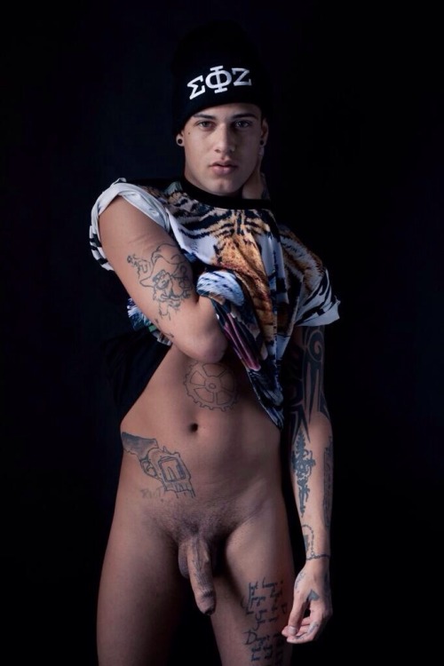 troyisnakedwitholly:  @MickeyTOfficial 