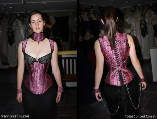 xdress-lisa:  iskibibble:  I finally got a real human to try on my latest Jeroen inspired corset.  Before transforming into ‘Jessica Rabbit’  Samantha enthusiastically got me to lace her up.   This corset took forever to make and get right.  But