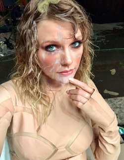 celebfacialsftw:  Taylor Swift