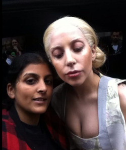 amennutella:  xxartpopxx:  gaga with a fan moments ago.  Jamie