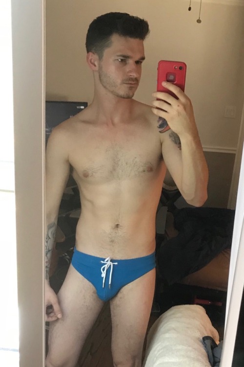age-of-tyrants: majortvjunkie:first time ever wearing a bathing suit this revealing tbh I’m a 
