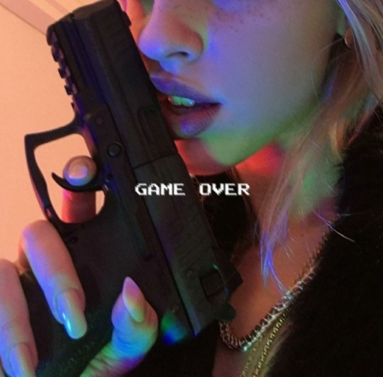 wekartu:  -  Pretty, but get your damn booger hook off the bang switch 