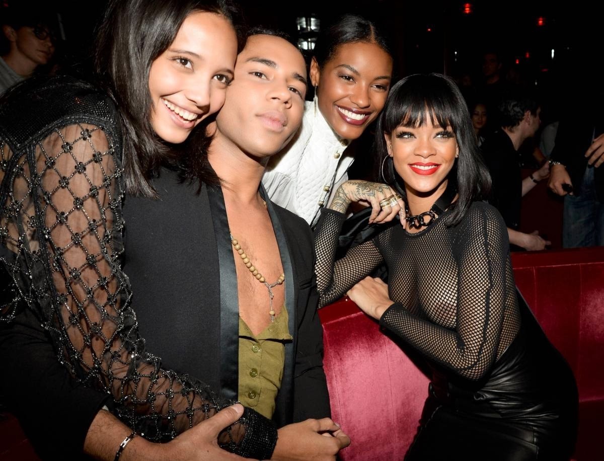 luftin-urban-style-tast:  PHOTOS OF THE WEEK: Rihanna Bares Her Nipples In See Through