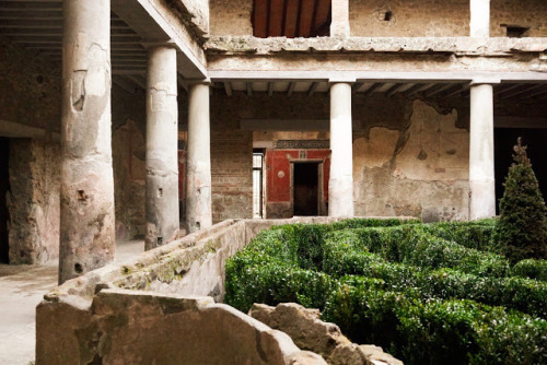 alisaineurope:Pompeii ‘House Of Lovers’Photo Credit: Pompeii - Parco Archeologico