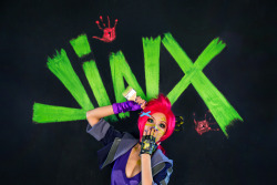 league-of-legends-sexy-girls:  Jinx Cosplay