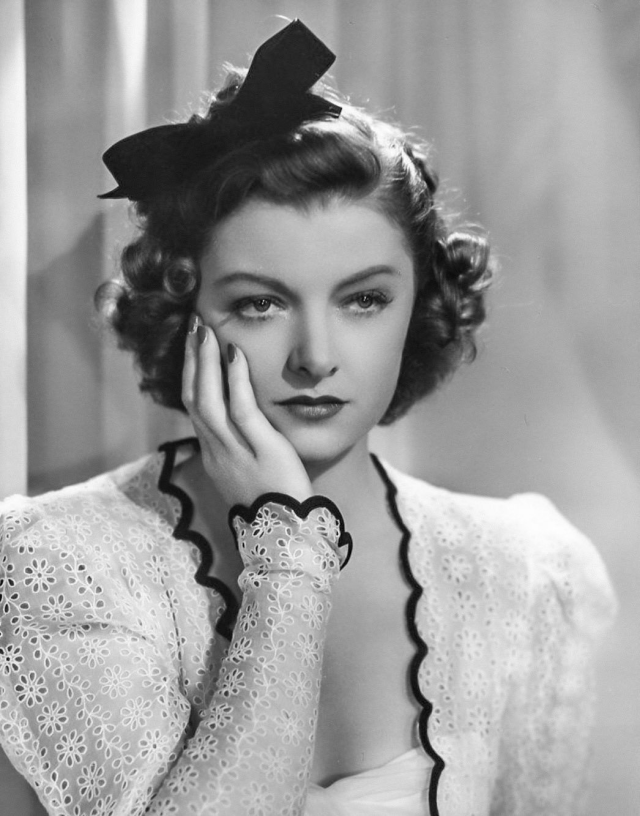 Remembering Myrna Loy 🌹🕊 on her Birthday 🎂