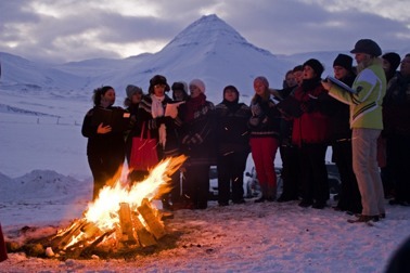 jeffreyiaans: Icelandic choir near a fireplace during winter!