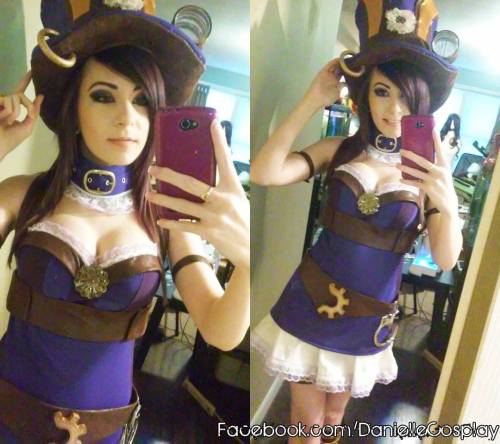 league-of-legends-sexy-girls:  Caitlyn Cosplay porn pictures