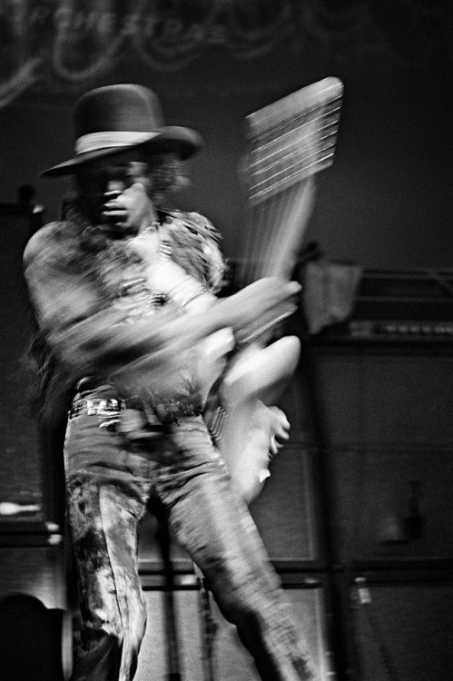 soundsof71:Jimi Hendrix at Fillmore East, 1968, by Elliott Landy, via froot.nl