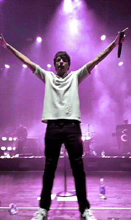 tattooedlovers:Louis after asking the fans to finish the last lines in Walls (19/02)