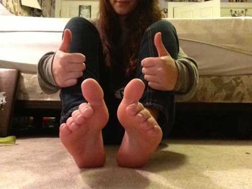 whencanileave:  Toes and thumbs up!