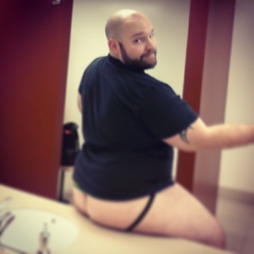 simplydontexist:  Workout time;)