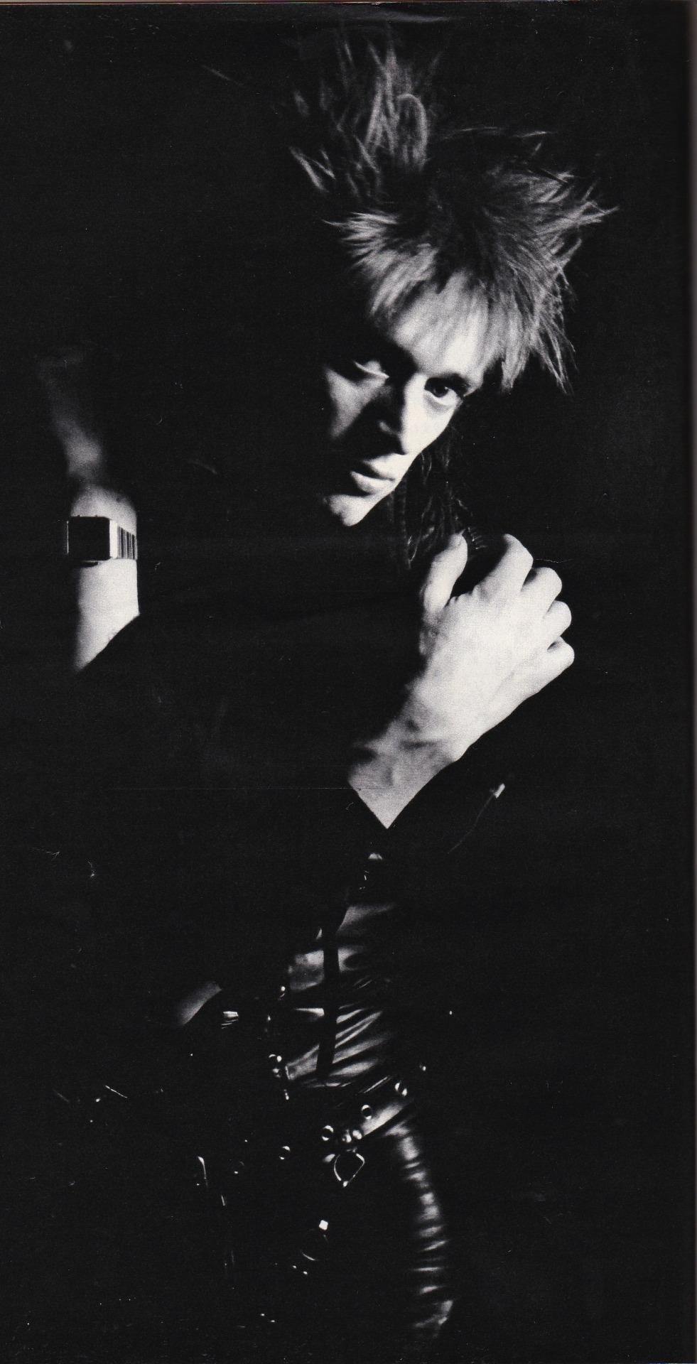 midnight-train-to-mars:  sallybakedchocolatecakes:  Blixa Bargeld 1985/ pic:Midori
