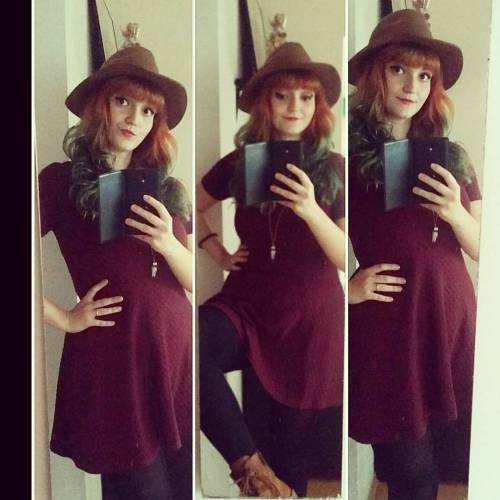 Having fun in the mirror to celebrate my future autumn outfits! #HelloAutumn Hello dresses and thick