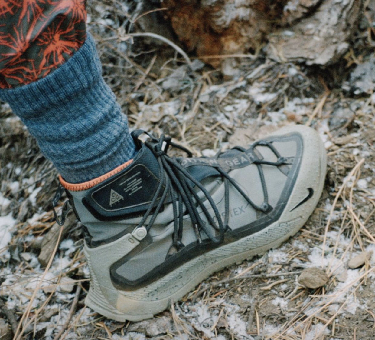 nike acg air terra antarktik juniper