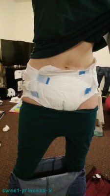 sweet-princess-x:  Using up some of my boring nappies :)