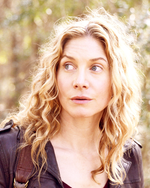 elizabethmitchellfanclub:  Elizabeth Mitchell || No make-up, still perfect!