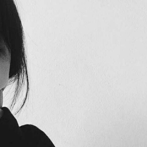reblandecida-deactivated2019103:Soy una bolita de introspección, nostálgia y melancolía, demasiado emocional para éste mundo.