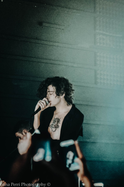 lunapphotography:Matty Healy, the 1975 live in Italy2014