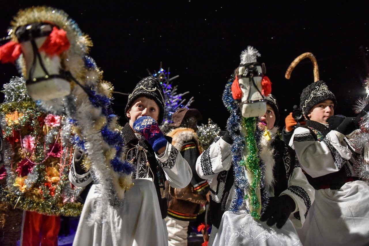 UCRANIA. La fiesta de invierno Malanka o Celebraciones del Año Viejo es uno de los festivales tradicionales más populares que se celebra cada año en el pueblo de Krasnoilsk, oeste de Ucrania en la víspera de Año Nuevo de acuerdo con el antiguo...