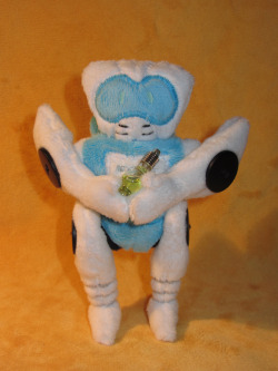 manicscribble:  katyamola:  momoless:  Mini Tailgate is only 6 inch tall and his arms and legs are movable thanks to button-joints. He is out of minky with embroidered on details and buttons. Since he is my first try he came out a bit wonky, but he still