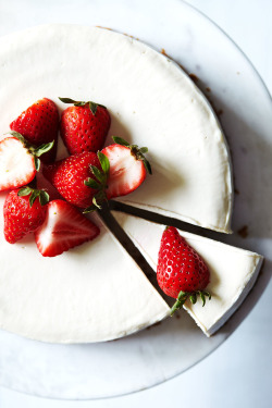 lustingfood:Vegan Cheesecake with Strawberry Rhubarb Sauce