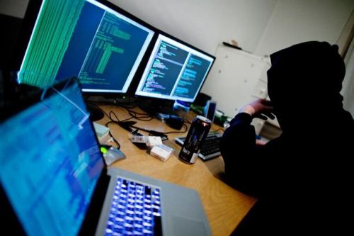 Hackers are paid to find security vulnerabilities in companies like Microsoft, Facebook and Spotify. Even Swedish Swedbank receives information about the bugs without the hackers risk police.Facebook has so far paid 25 million crowns, Google more than