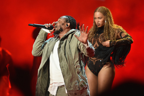 gettoponthephone:  Kendrick Lamar & Beyonce perform ‘Freedom’ - BET Awards 2016  Yaaaaaaaaaas