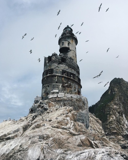 ghostlywriterr:Abandoned lighthouse on Sakhalin Island, Russia. 