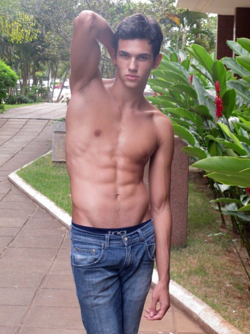 vitaovitaovitao:  Thiago Cantalogo