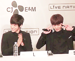 chandoo:  myungsoo reassuring sungjong that he did a good sugoi job answering the question         